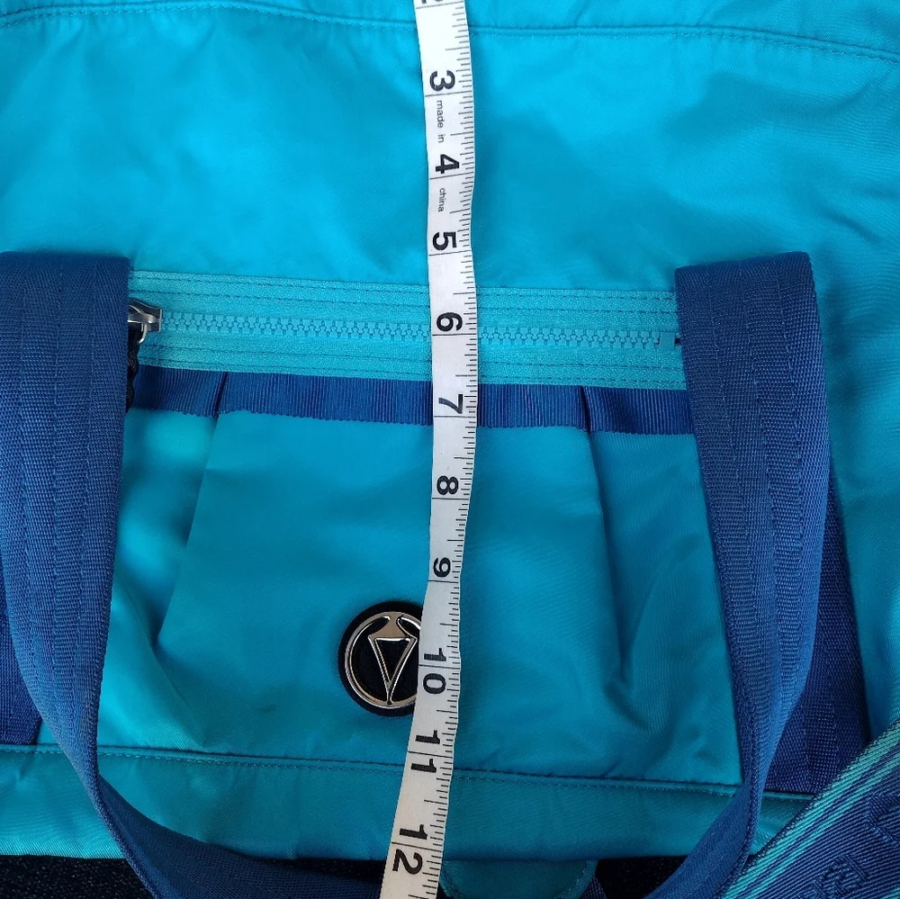 Discontinued Ivivva Lululemon Duffel/ Gym Bag Blue - Picture 10 of 11